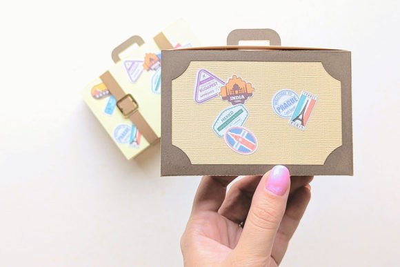 Preview of 3D paper suitcase gift box for crafting